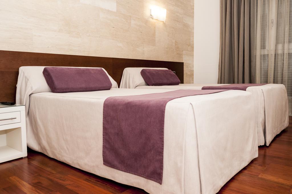 Escuderos Hotel Cruz Argamasilla de Calatrava Buitenkant foto